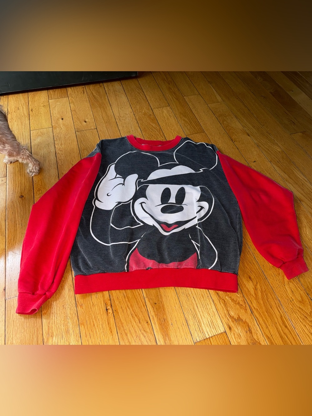 Rare Vintage Mickey Y2K Waving Sweatshirt